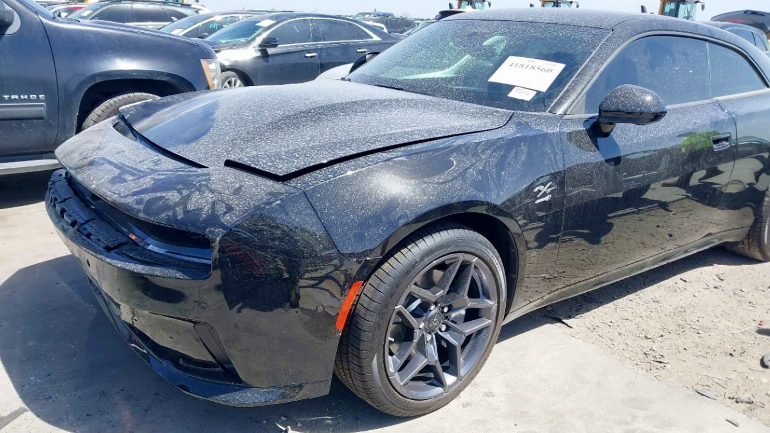 破壞的道奇充電器Daytona正在乞求hemi®交換